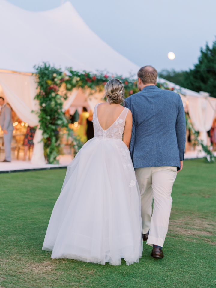 Couple walking up to Sailcloth Tent at Kings Creek Country Club