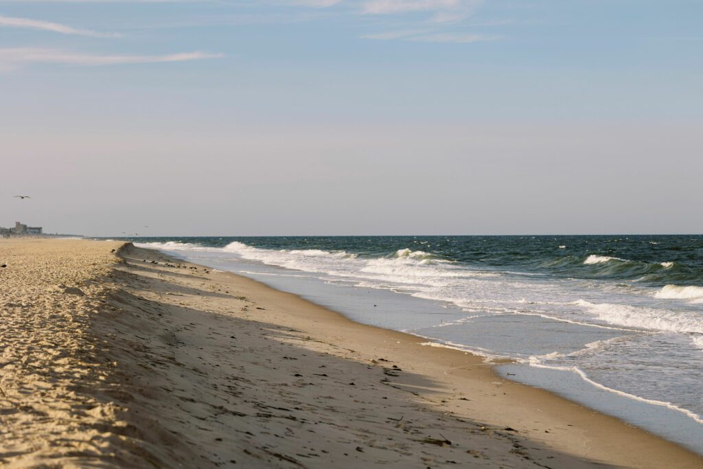 delaware seashore ocean view with waves crashing